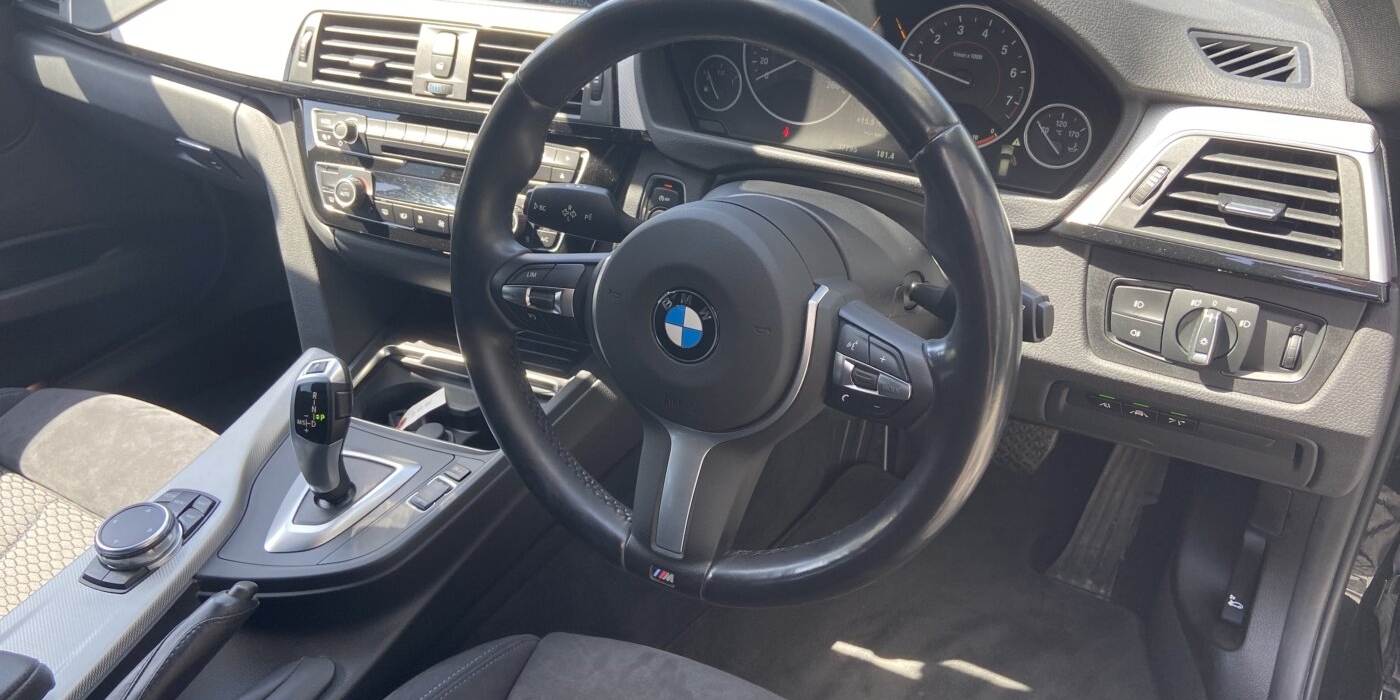 BMW 318iツーリング　Mスポーツ